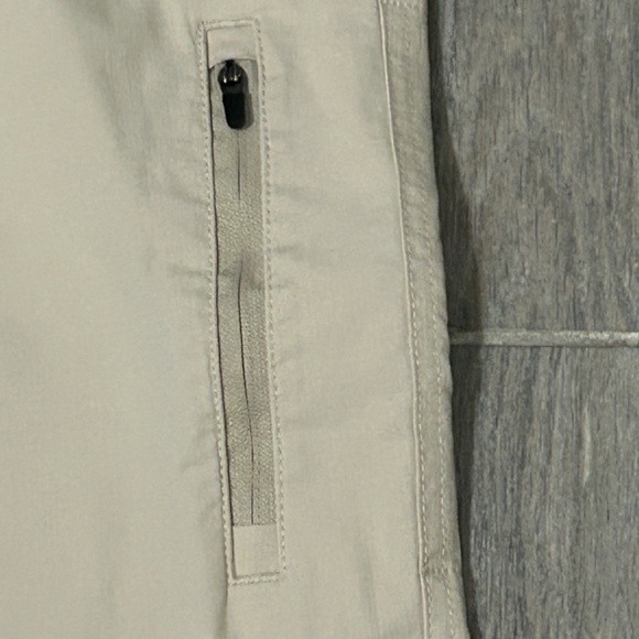 LIKE NEW! Women's Vuori Ripstop Tan Pants - SMALL - Picture 7 of 11